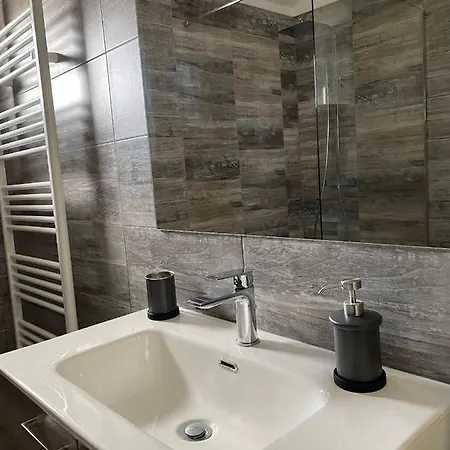 Harbor 3 Apartment *